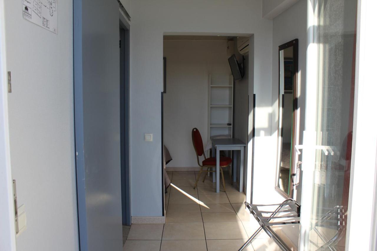 Hotel L'Hacienda Martigues Bagian luar foto