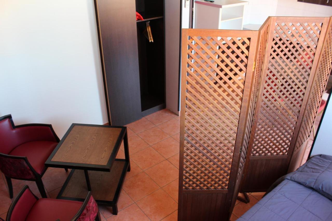 Hotel L'Hacienda Martigues Bagian luar foto