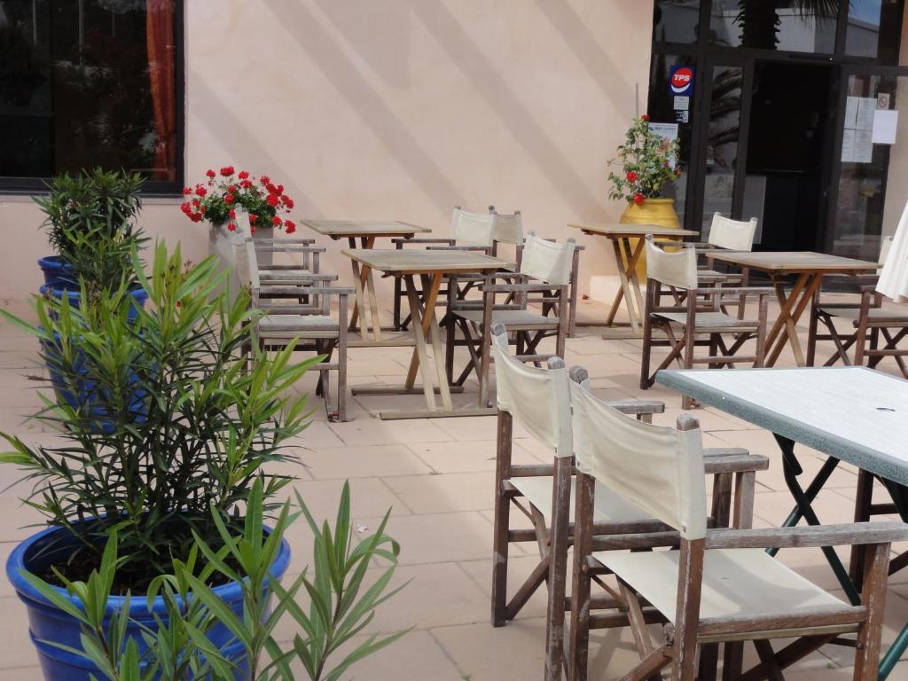 Hotel L'Hacienda Martigues Bagian luar foto