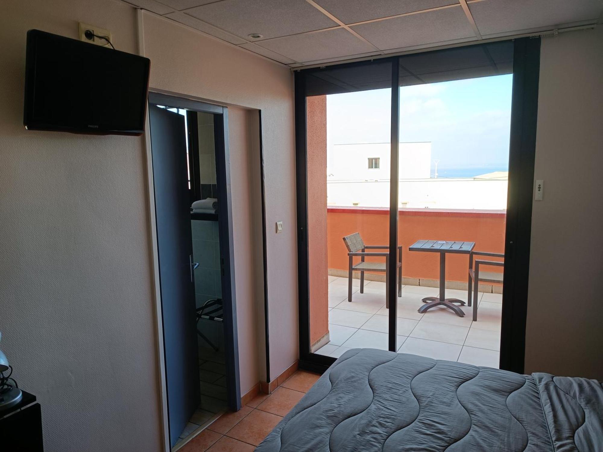 Hotel L'Hacienda Martigues Bagian luar foto