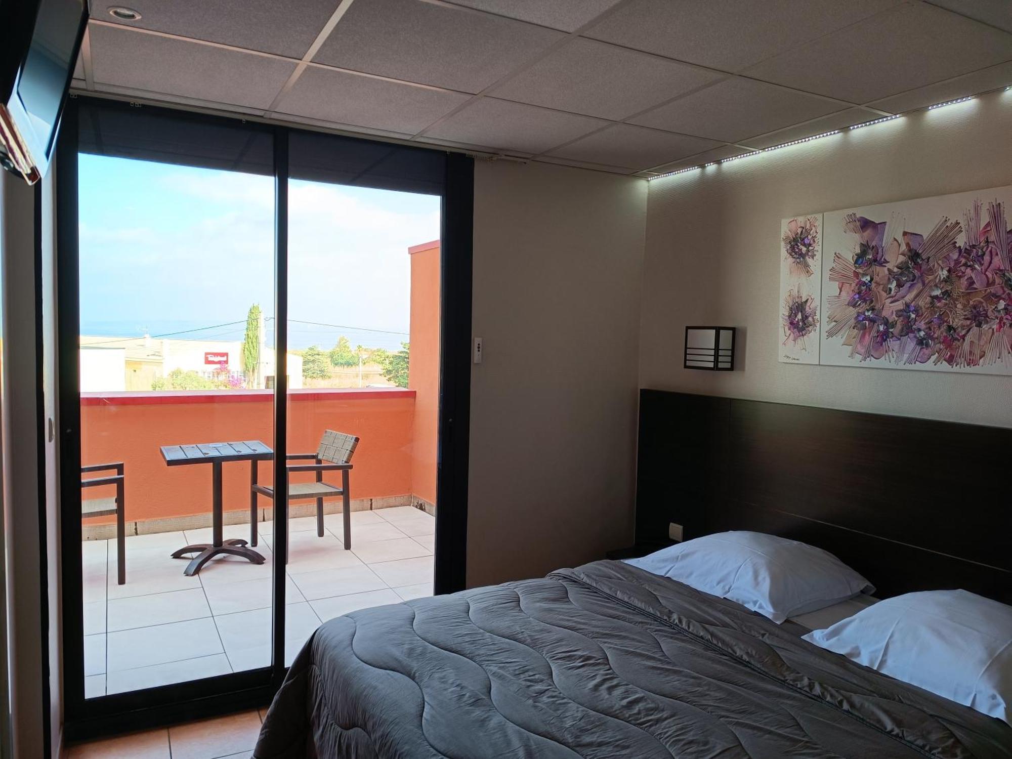 Hotel L'Hacienda Martigues Bagian luar foto