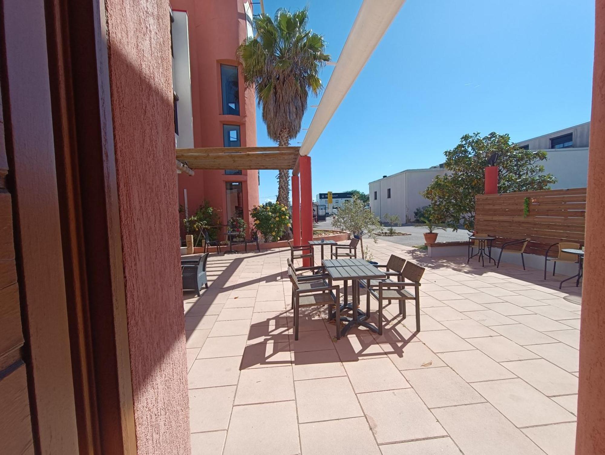 Hotel L'Hacienda Martigues Bagian luar foto