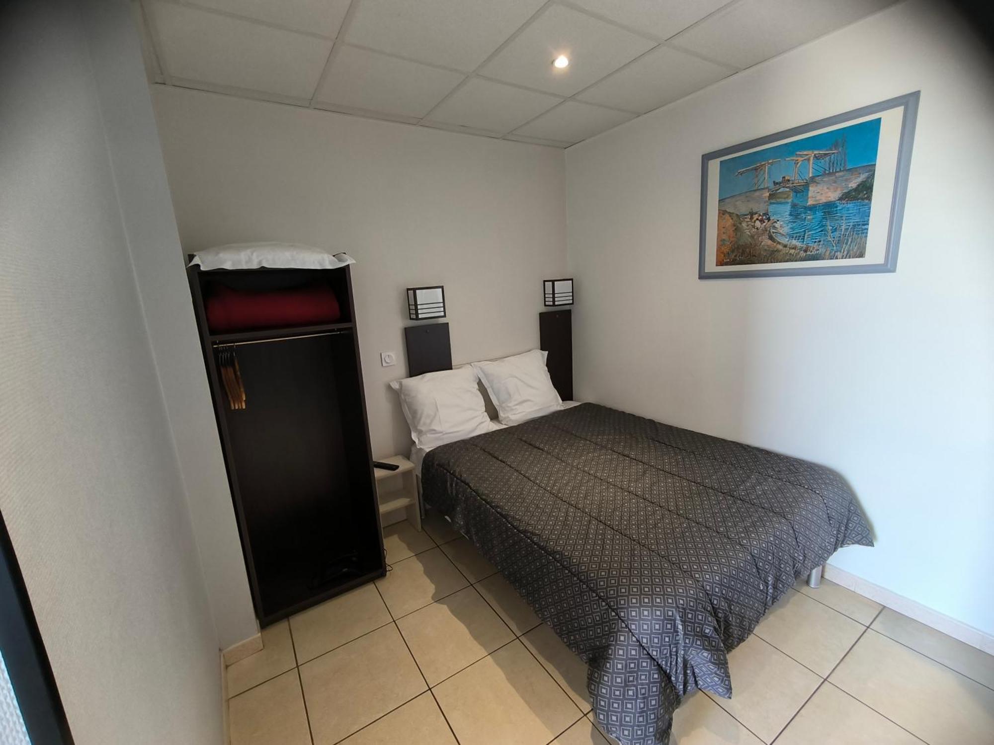 Hotel L'Hacienda Martigues Bagian luar foto