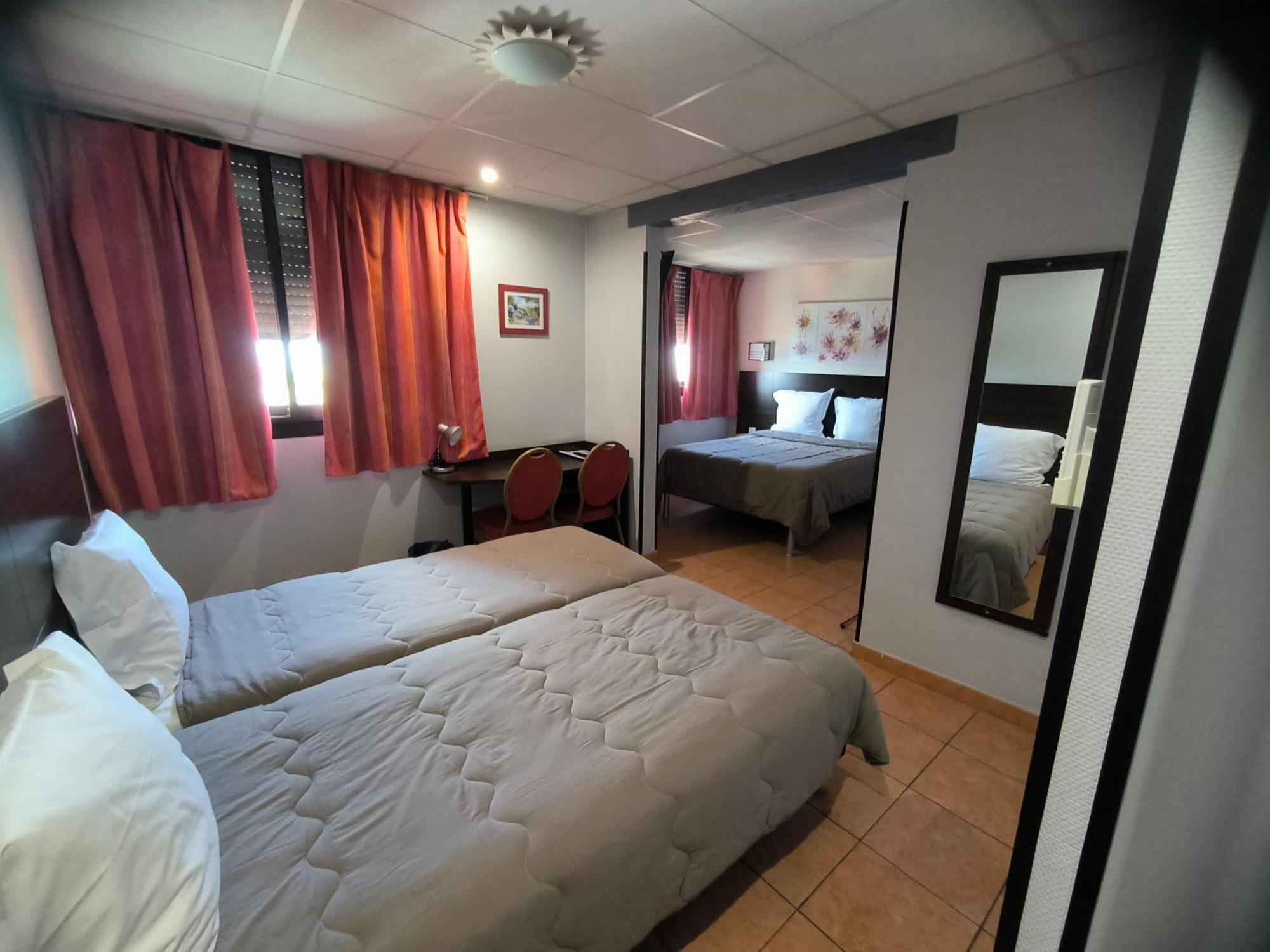 Hotel L'Hacienda Martigues Bagian luar foto