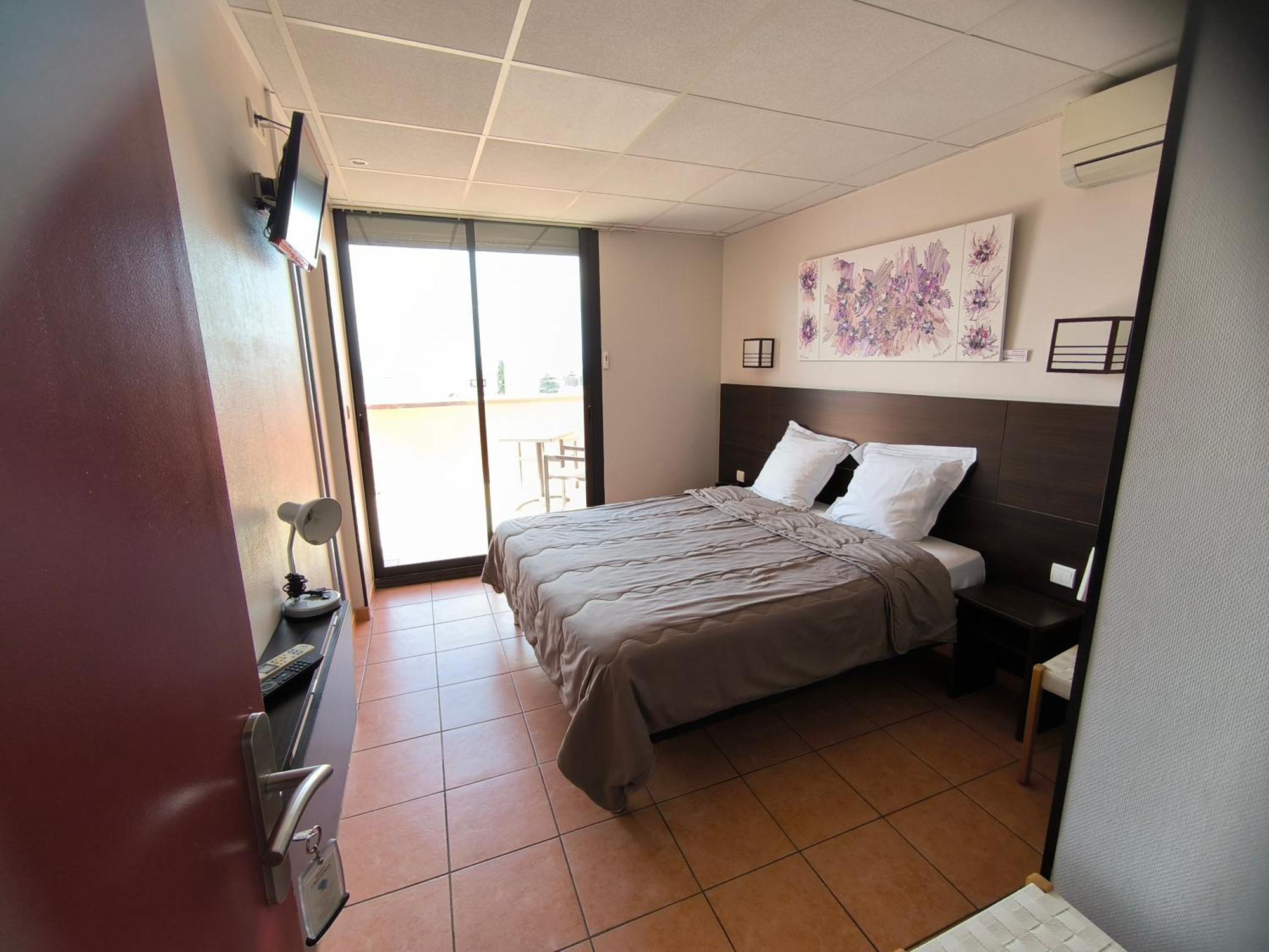 Hotel L'Hacienda Martigues Bagian luar foto
