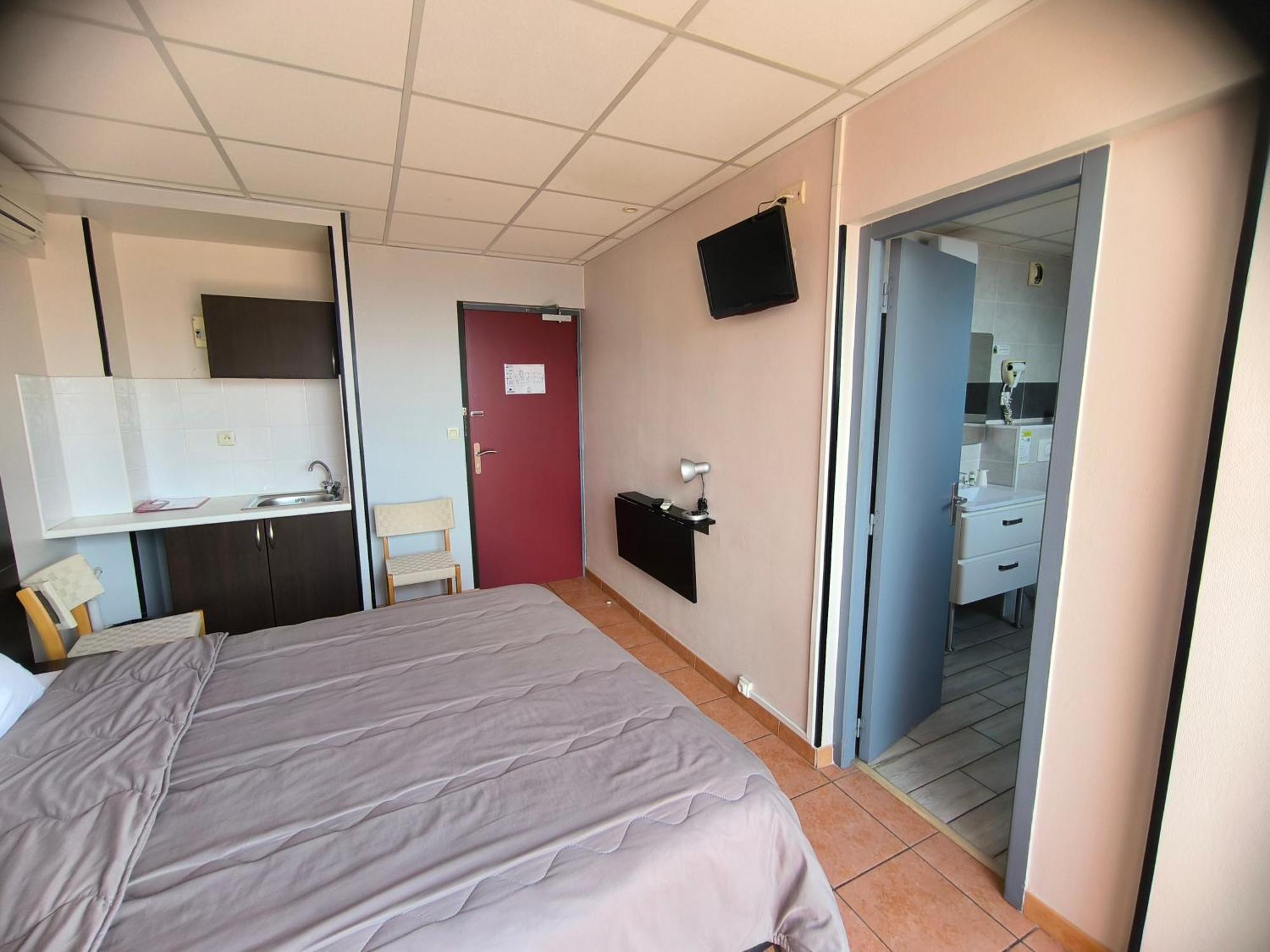 Hotel L'Hacienda Martigues Bagian luar foto