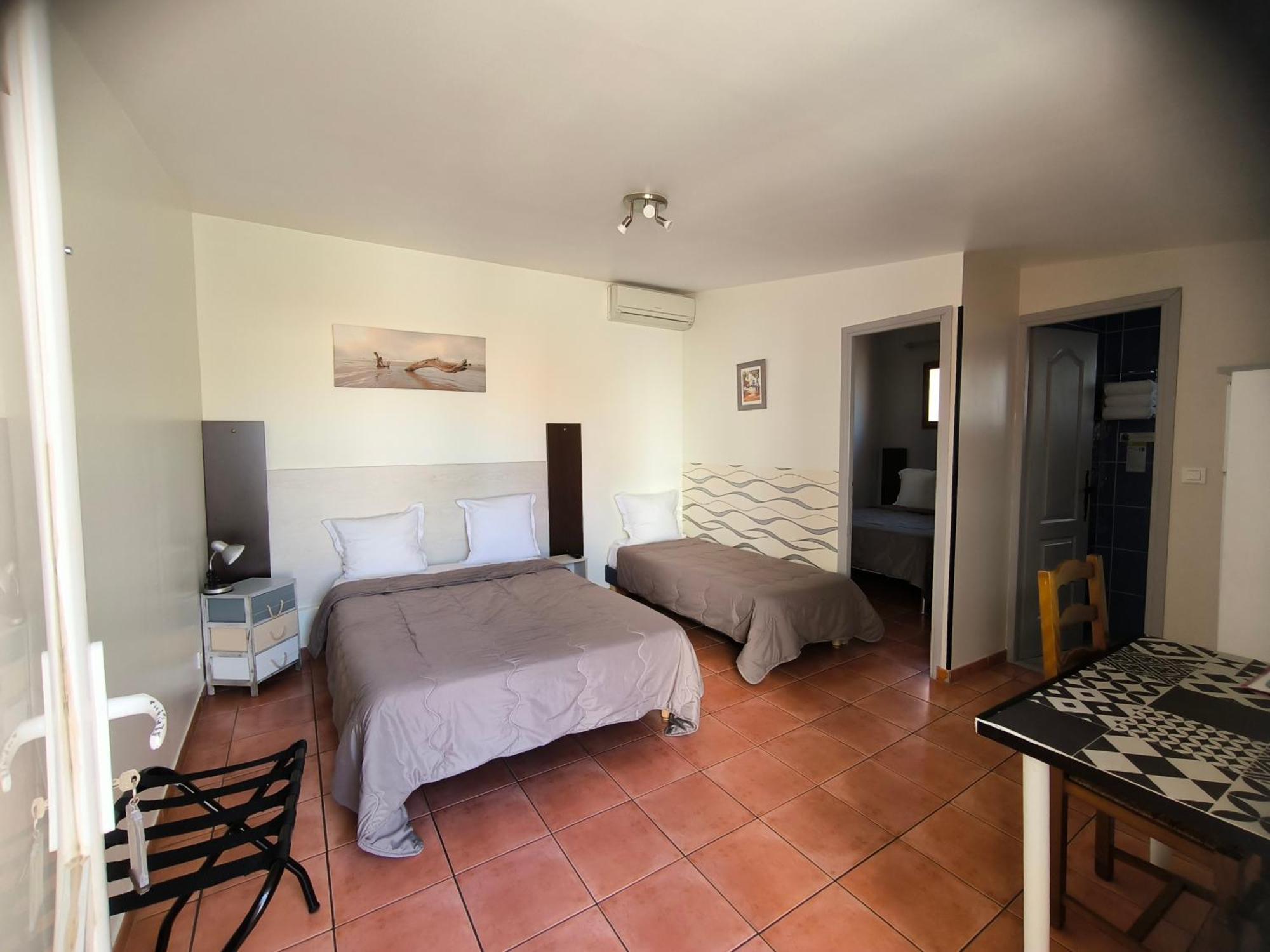 Hotel L'Hacienda Martigues Bagian luar foto