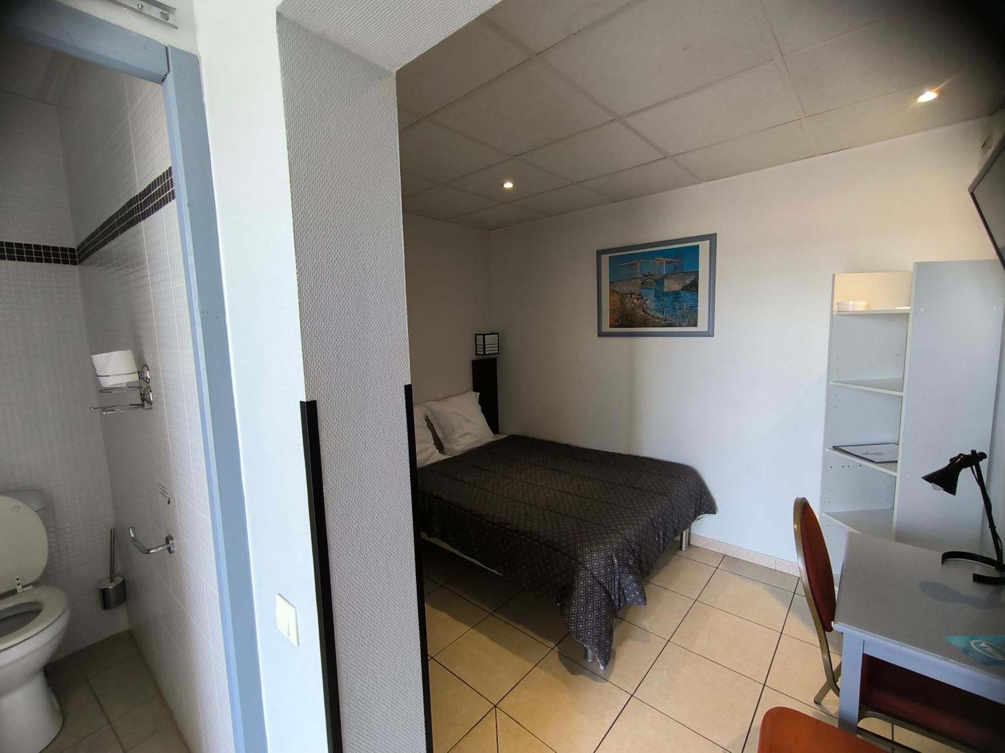 Hotel L'Hacienda Martigues Bagian luar foto
