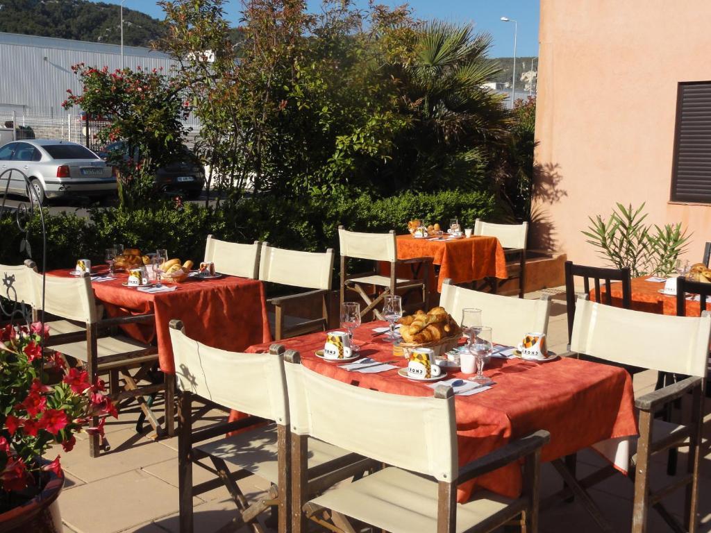 Hotel L'Hacienda Martigues Bagian luar foto