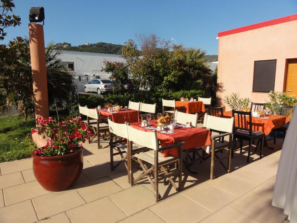 Hotel L'Hacienda Martigues Bagian luar foto