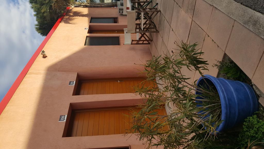 Hotel L'Hacienda Martigues Bagian luar foto