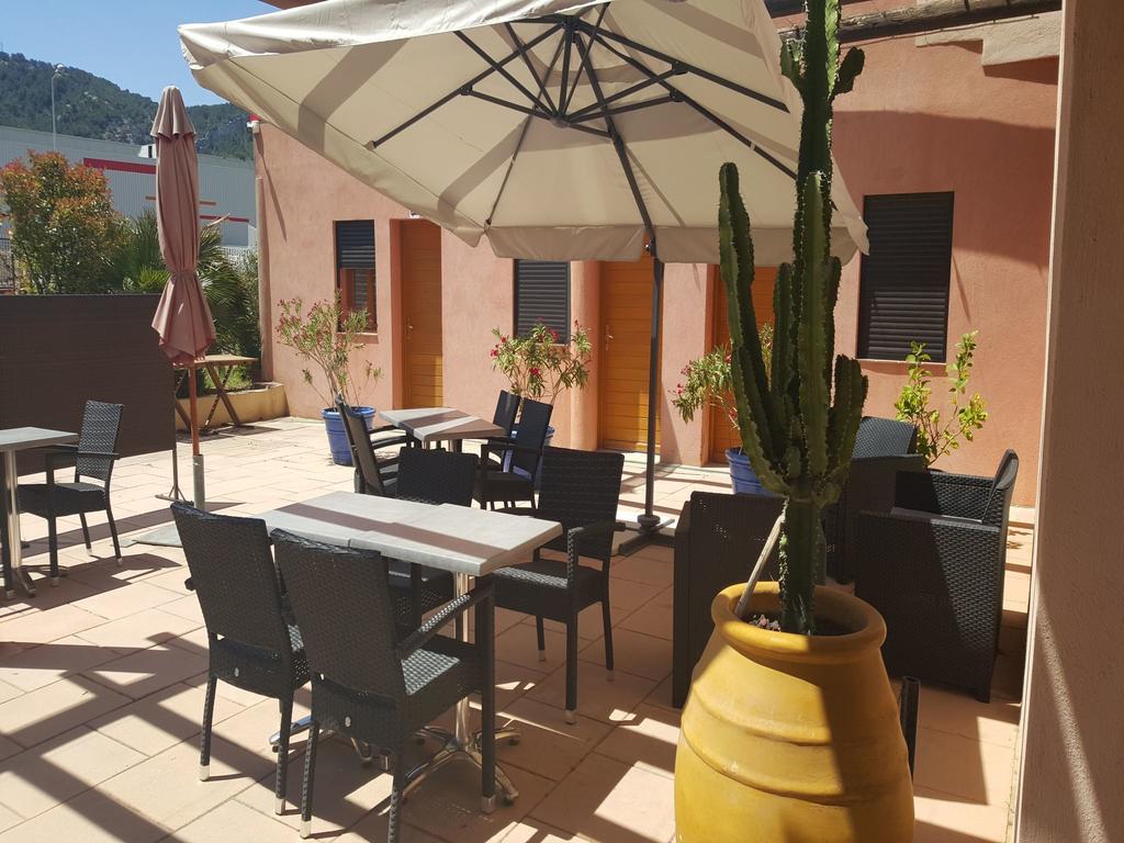 Hotel L'Hacienda Martigues Bagian luar foto
