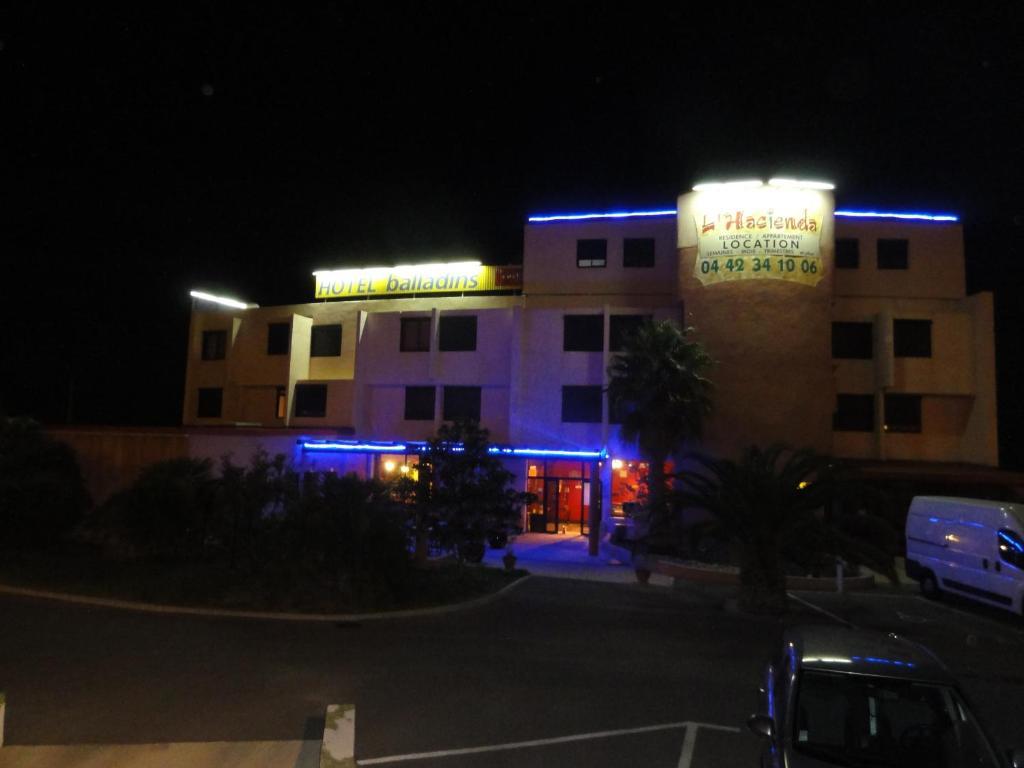 Hotel L'Hacienda Martigues Bagian luar foto