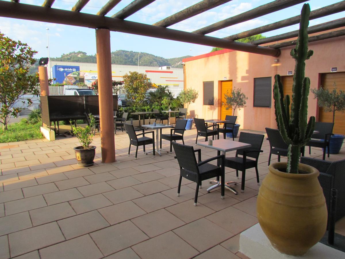 Hotel L'Hacienda Martigues Bagian luar foto