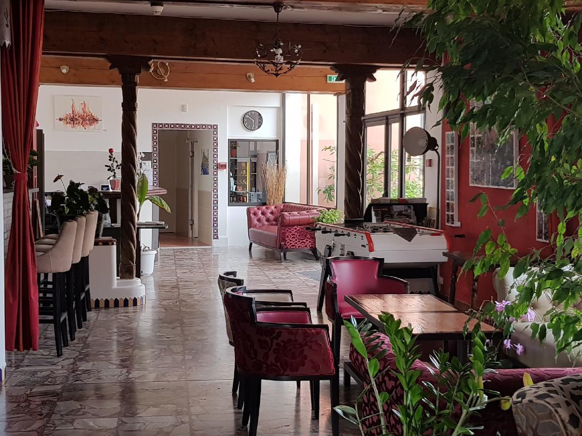 Hotel L'Hacienda Martigues Bagian luar foto