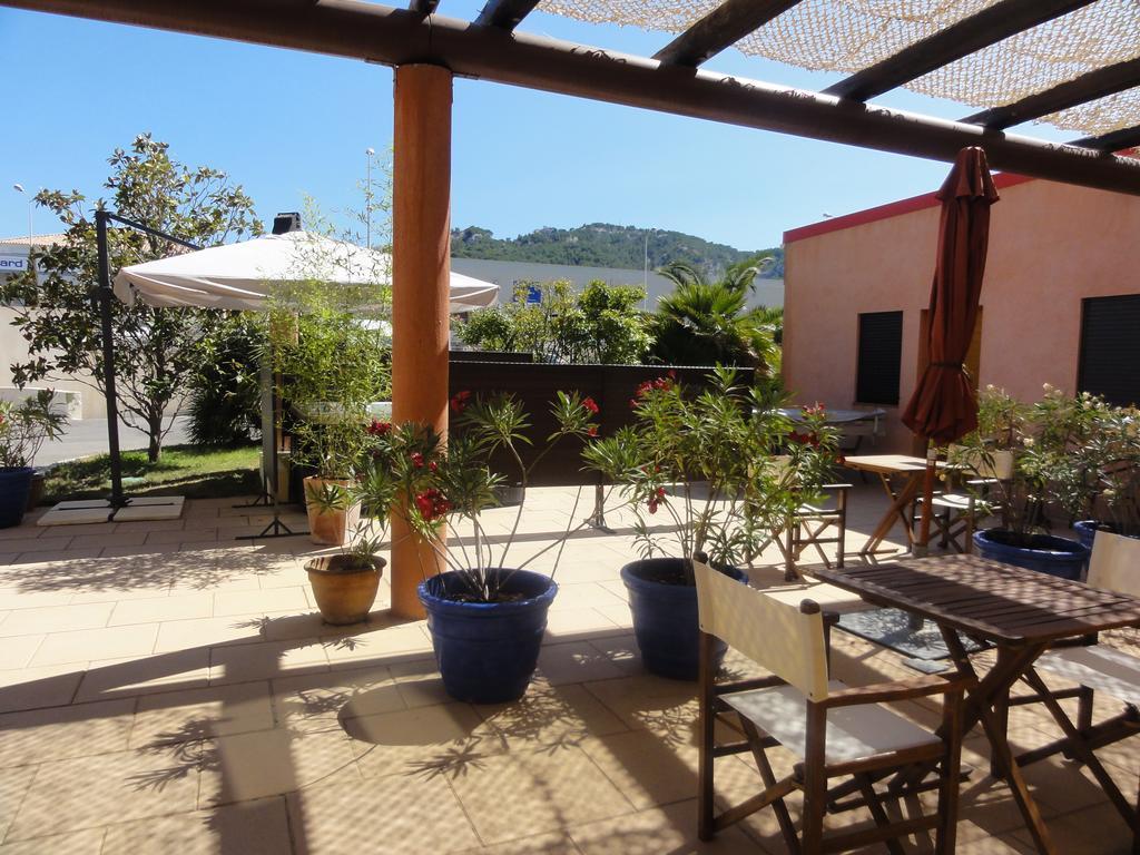 Hotel L'Hacienda Martigues Bagian luar foto